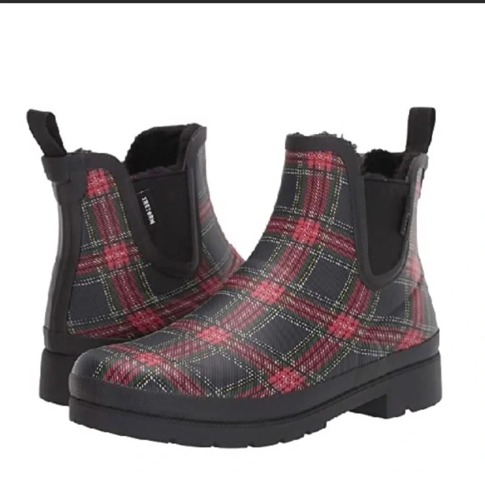 Tretorn Chelsea Rain Boots in Black & Red Plaid size 8 Warm Winter Fur Lined